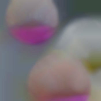 Депиляцию зоны бикини.