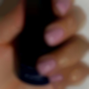 Апразатний манікюр+ покриття кольоровою цвітною базою.