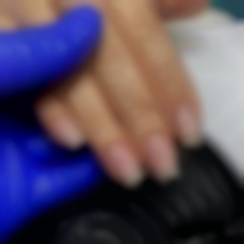 Апаратний манікюр.