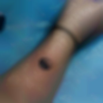 на руке, Инь Янь, мини