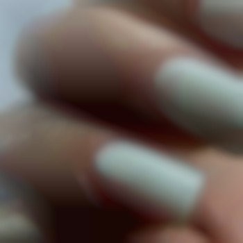 Зміцнення нігтів молочним гелем