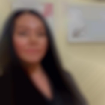 Мене звати Лєна фахівець з апаратної косметології