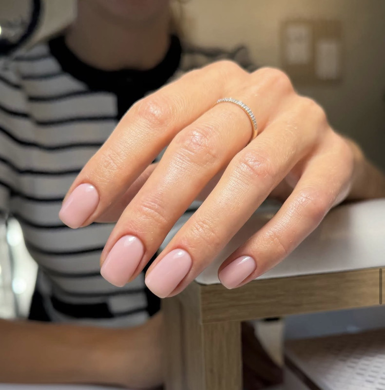 Нежный маникюр нюдовый розовый, фото - Салон красоты Nbb Studio