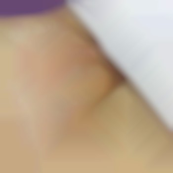 работаю с девочками в присутствии /разрешении мамы