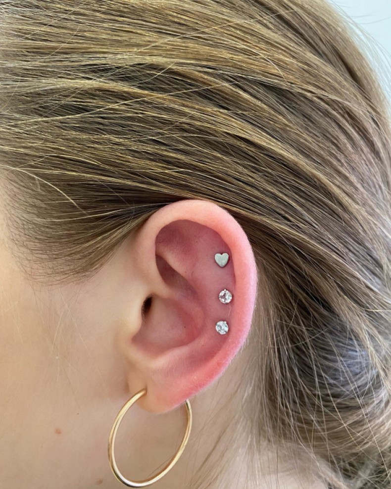 Хелікс, фото - Майстер з пірсингу Юлія Ковальова