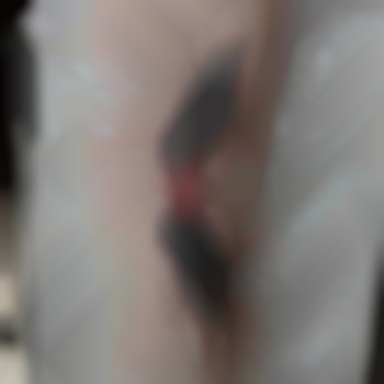 на руці, янгол, крила