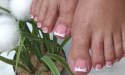 Наращивание педикюр на гелевые типсы (френч) Майстер манікюру Наталія Київ