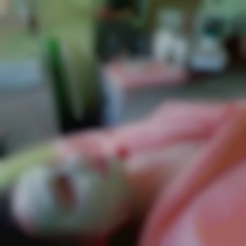 Атравматична комбінована чистка:

Очищення
Пілінг (по потребі)
Холодне гідрування
Видалення вугрів, камедонів та сальних пробок

Маска закриваючи пори
Массаж ( по потребі)
Тонізація
Уходові крема за типом шкіри