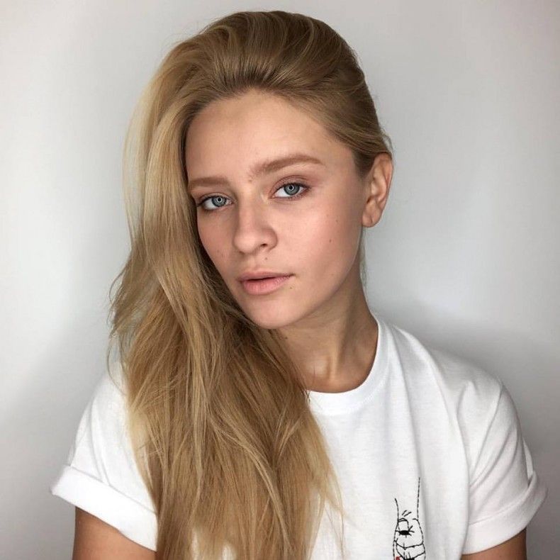 Фотосесія у студії на білому тлі портретна, фото -  The Brow Bar