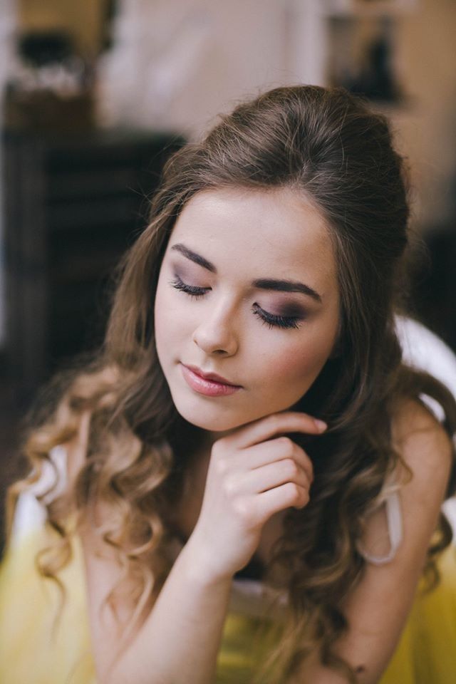 Ніжна фотосесія портретна у сукні, фото -  The Brow Bar
