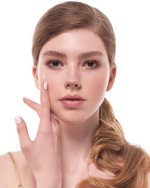 Фотосесія у студії на білому тлі портретна, фото -  The Brow Bar