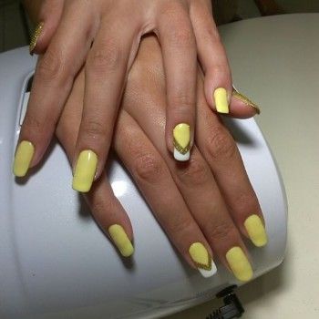 маникюр, оформление бровей, наращивание ресниц