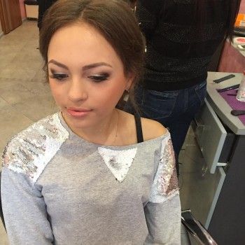 Наращивание ресниц
                    Салон красоты Версаль Львов