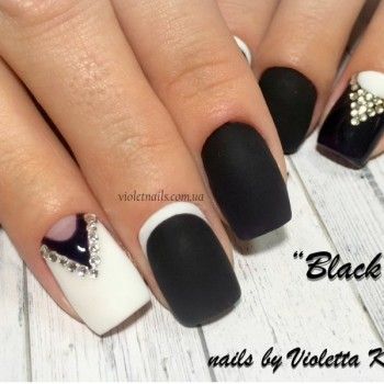 Лунный декор нарощенных ногтей
                    Салон красоты Violet Львов