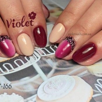 Лунный декор нарощенных ногтей
                    Салон красоты Violet Львов