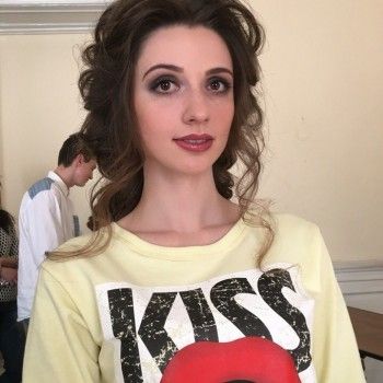 Коррекция формы и покраска бровей
                    Визажист Марьяна Ваврук Львов