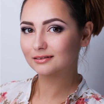 Создание формы и коррекция бровей
                    Визажист Инна Днепр