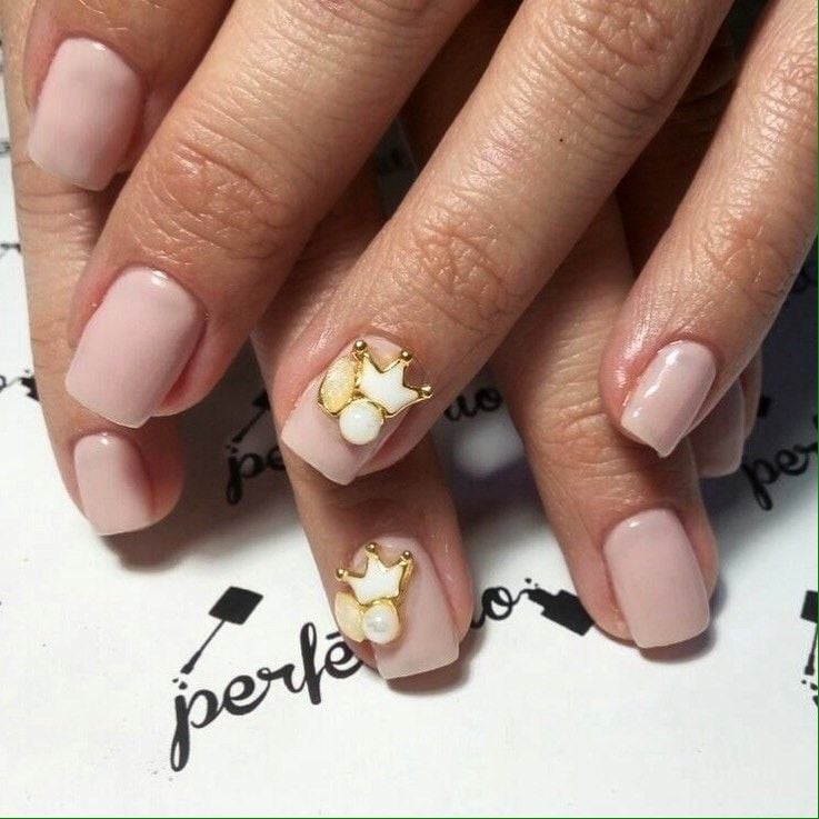 Нюдовый маникюр на квадратные ногти, фото -  Perfeterio