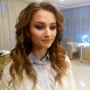 женская прическа, наращивание ресниц, профессиональный макияж
