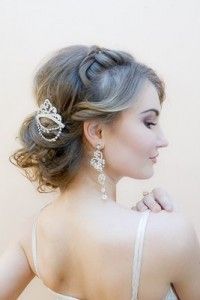 Укладка волосся весільна зачіска низький пучок, фото -  Де Коразон