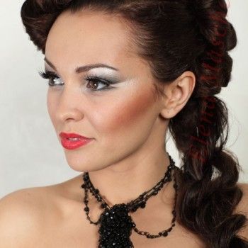 женская прическа, фотостудия, профессиональный макияж