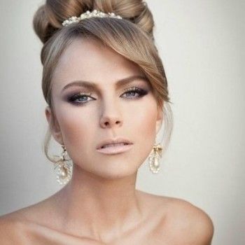 Свадебная прическа
                    Візажист Ирина Илева Харків