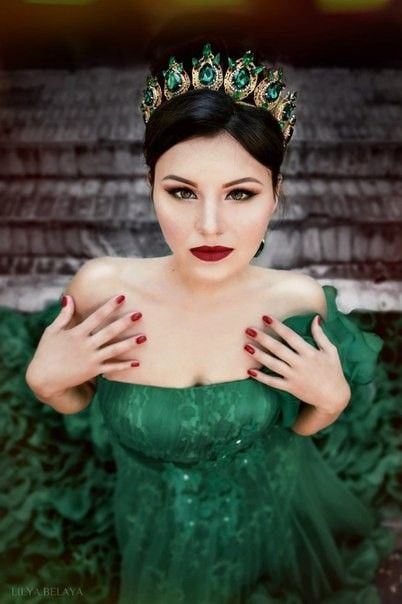 Фотосесія в образі королеви стильна у сукні, фото - Візажист Инна Орел