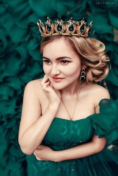Фотосесія в образі королеви стильна у сукні, фото - Візажист Инна Орел