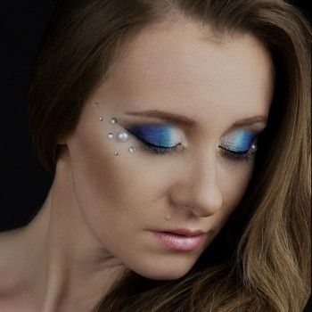 Моделирование бровей
                    Визажист Елена Кожушко Харьков