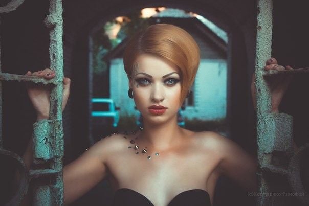 Стильная фотосессия художественная в арке, фото - Визажист Елена Кожушко