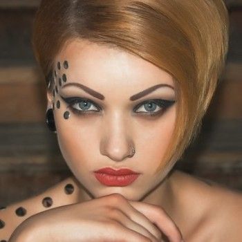 Моделирование бровей
                    Визажист Елена Кожушко Харьков