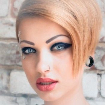 Моделирование бровей
                    Визажист Елена Кожушко Харьков