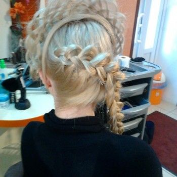 Ленточное наращивание волос
                    Салон краси Для Тебя Запоріжжя