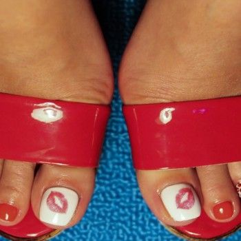 Педикюр аппаратный
                    Майстер манікюру Екатерина Литвиненко Запоріжжя