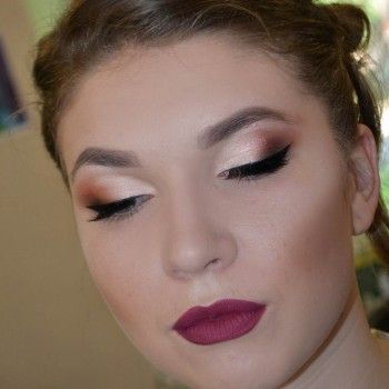 Моделирование формы бровей и покраска
                    Визажист Екатерина Ивко Запорожье