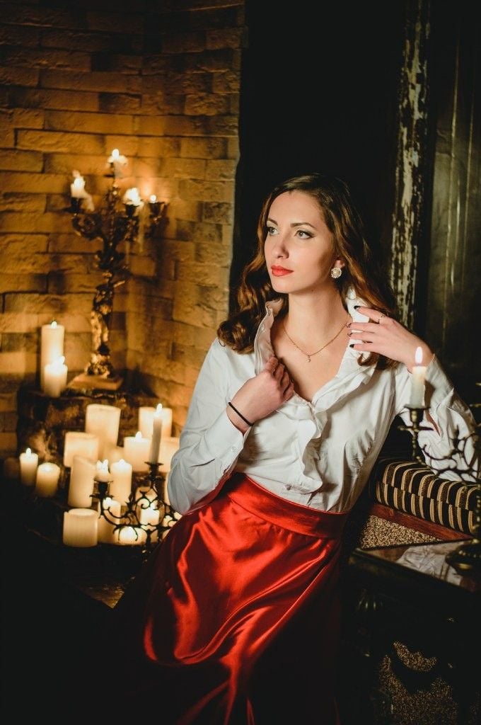 Стильна фотосесія жіночна біля каміна, фото - Візажист Екатерина Ивко