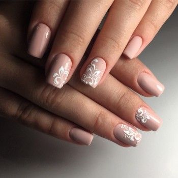 Маникюр на короткие ногти нюдовый с узором, фото -  