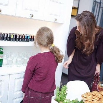 Маникюр женский + Покрытие ногтей (Гель-лак)
                    Ногтевая студия Ten's Харьков