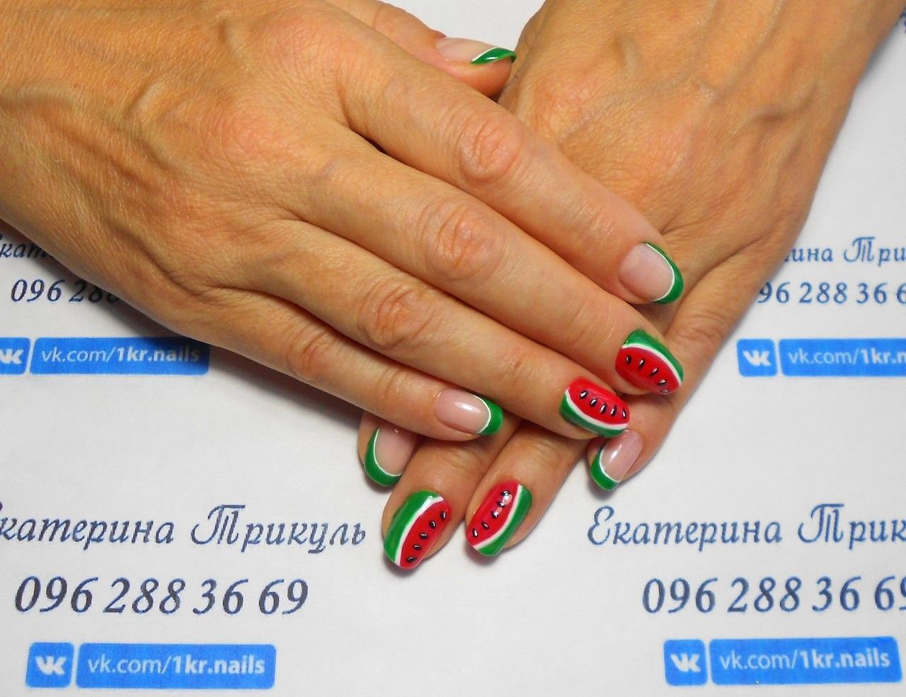 Зелений манікюр з фруктами френч, фото - Майстер манікюру Екатерина Трикуль