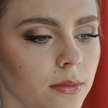 Коррекция бровей
                    Салон краси Эстетик-холл "Для тебя" Миколаїв