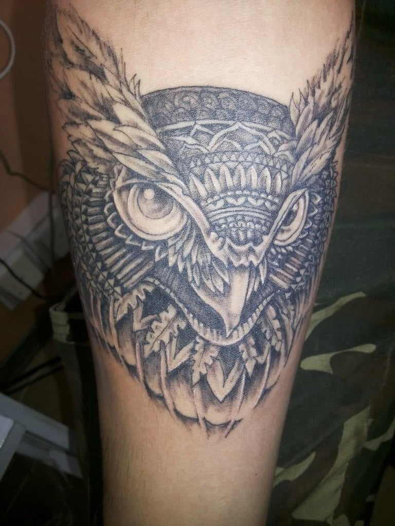 Мужские на предплечье черно-белые, фото - Тату салон TattooArt