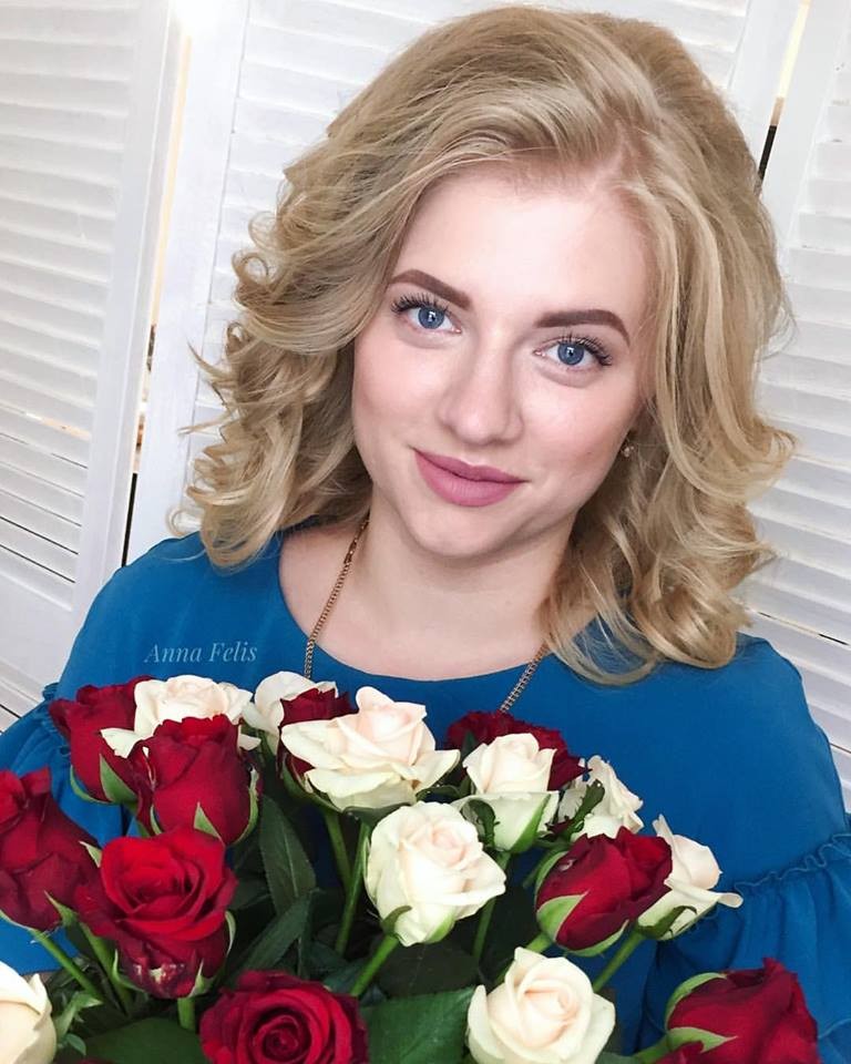 Фотосесія з букетом портретна жіночна, фото - Візажист Анна Матюшенко