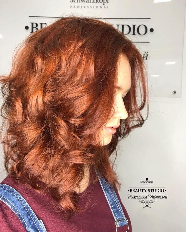 Стрижка на середнє волосся хвилясте укладка, фото -  Beauty Studio Екатерины Чибиневой