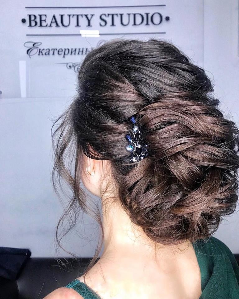 Укладка волосся зачіска пучок темне, фото -  Beauty Studio Екатерины Чибиневой