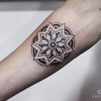 Тату для хлопців на передпліччі чорно-білі, фото - Тату салон Cartel Tattoo