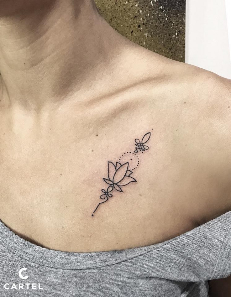 Женские черно-белые на груди, фото - Тату салон Cartel Tattoo
