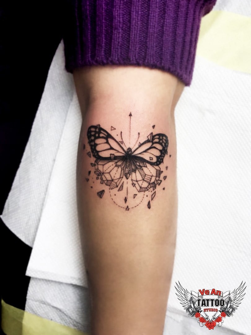 Женские на предплечье черно-белые, фото -  VeAn Tattoo White