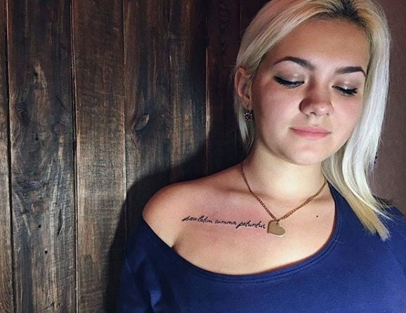 Женские черно-белые на груди, фото - Тату мастер Кристина Блеск