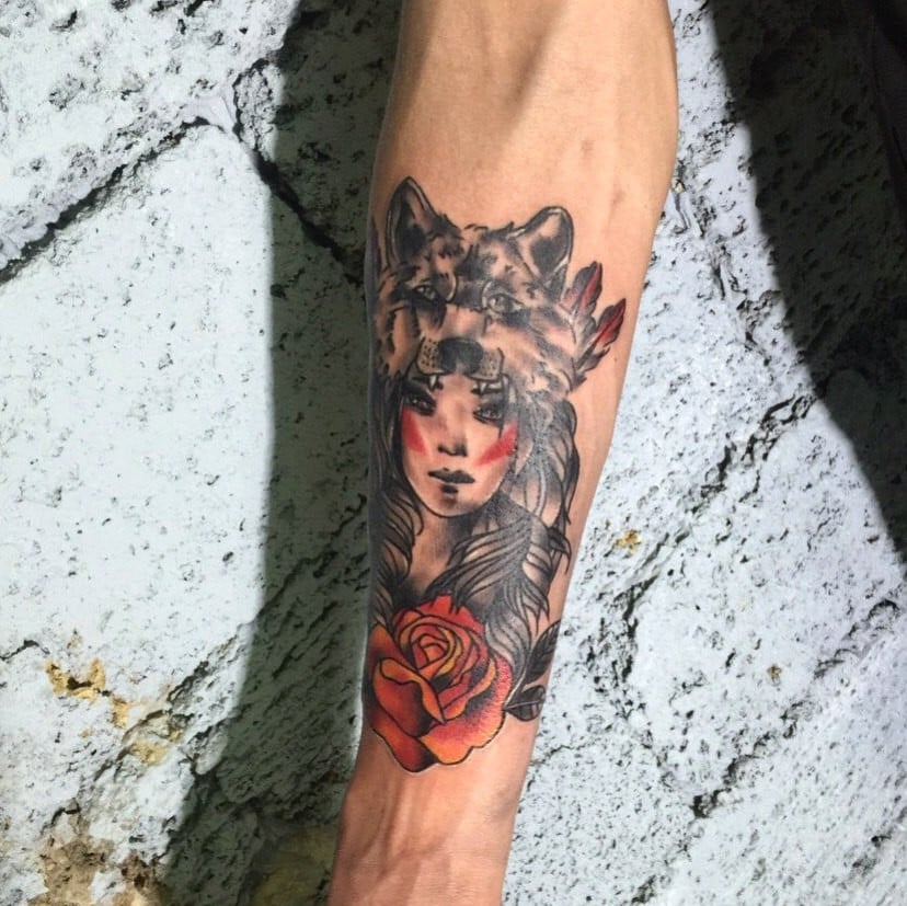 Для хлопців на передпліччі троянда, фото - Тату салон RK Tattoo Studio
