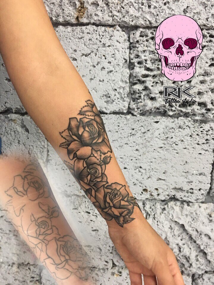Для дівчат на передпліччі чорно-білі, фото - Тату салон RK Tattoo Studio